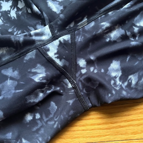 LULULEMON Rise & Flow Pant Mesh Leggings in Dusk Dye fits like Size 6 - Picture 9 of 10